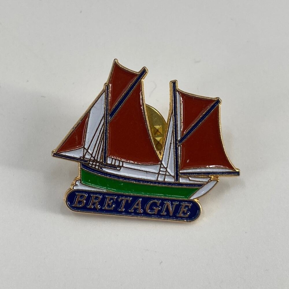 Vintage Bretagne boat pin